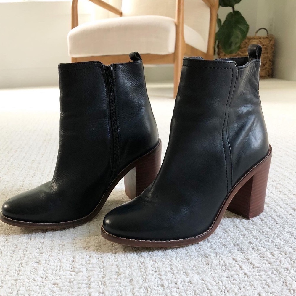 Seychelles Black Leather Zip Up Ankle Booties